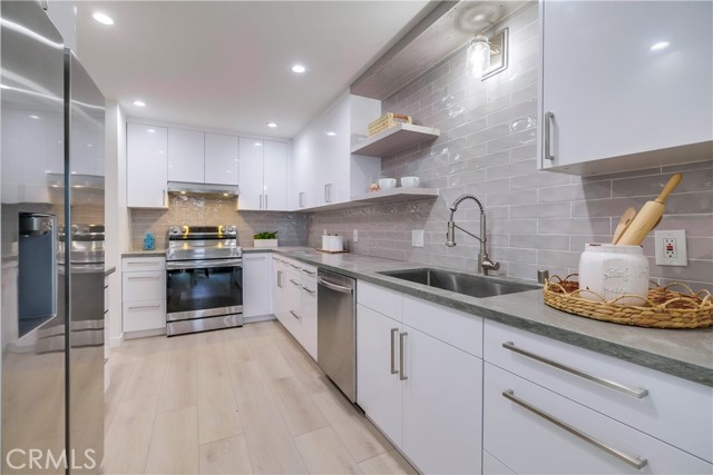 3200 La Rotonda Drive, Rancho Palos Verdes CA: https://media.crmls.org/medias/9bb2f917-f8e8-47e6-a708-74cbf9c00c93.jpg