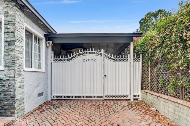 Detail Gallery Image 16 of 18 For 22022 Buena Ventura, Woodland Hills,  CA 91364 - 2 Beds | 1/1 Baths