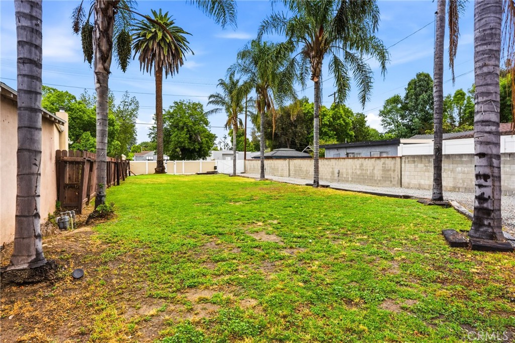 https://media.crmls.org/medias/9bb41df0-c067-449d-890c-12f95d754f59.jpg?preset=X-Large