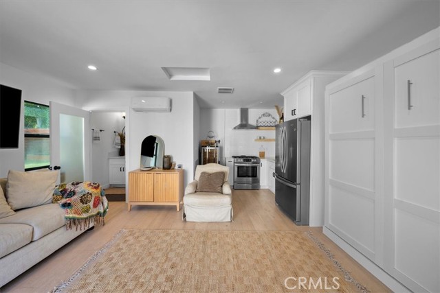 1834 Stearns Drive, Los Angeles CA: https://media.crmls.org/medias/9bb4962f-e8bb-4efe-a23e-03da71a154b9.jpg
