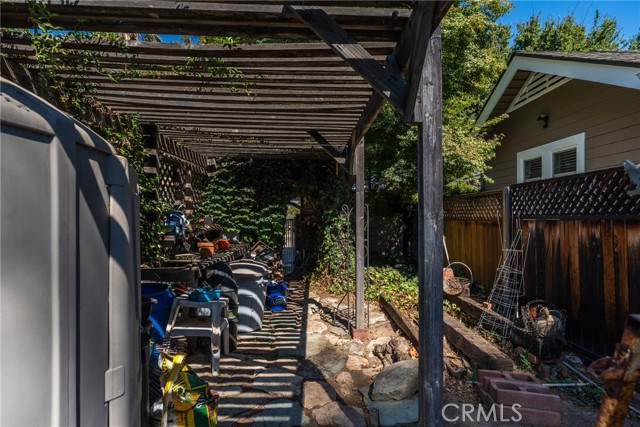527 W Palm Avenue, Redlands CA: https://media.crmls.org/medias/9bb506f3-baa6-407c-9708-7812a2033441.jpg