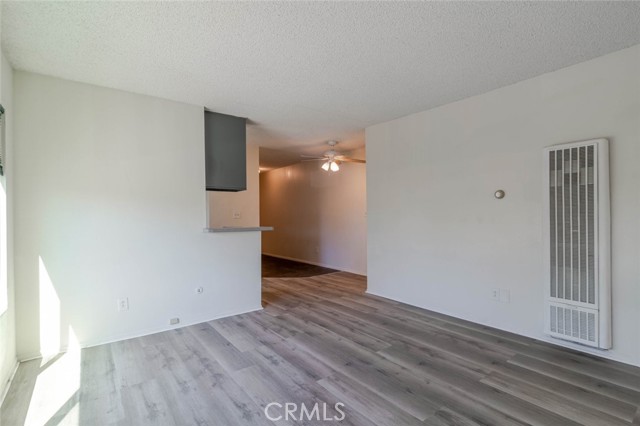 Detail Gallery Image 6 of 22 For 17900 Sherman Way #320,  Reseda,  CA 91335 - 1 Beds | 1 Baths