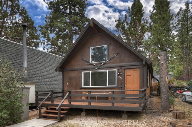 220 Angeles Boulevard, Big Bear City CA: https://media.crmls.org/medias/9bb62a85-cc62-440d-8849-990f12d64c70.jpg