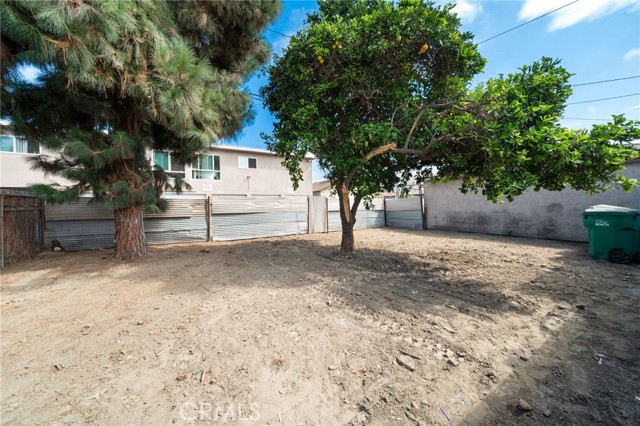 241 E 57th Street, Long Beach CA: https://media.crmls.org/medias/9bb68045-b3f1-4699-965c-564085f921d0.jpg