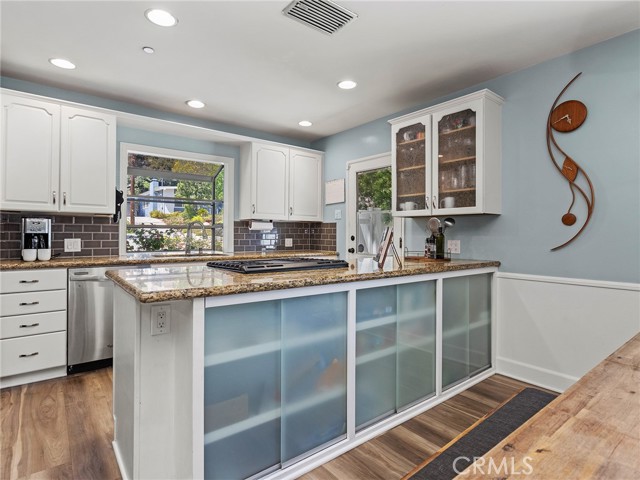 3828 2nd Avenue, La Crescenta CA: https://media.crmls.org/medias/9bb6ef0c-046c-4af0-8f00-d3c3c984379c.jpg