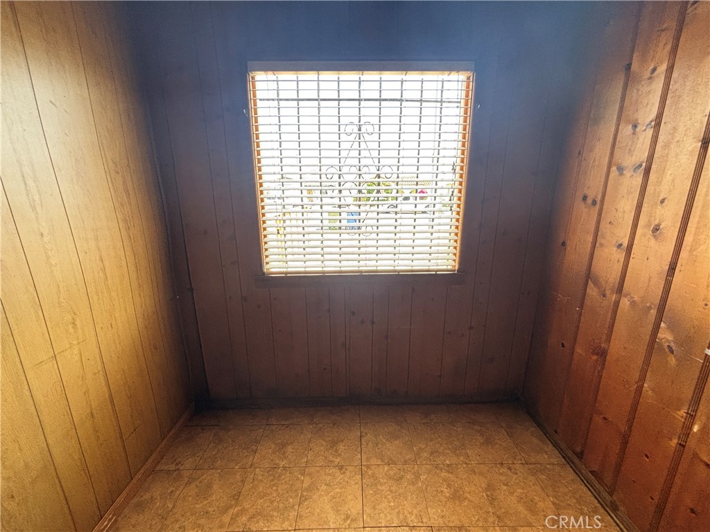 https://media.crmls.org/medias/9bb80776-39c9-4243-b6a3-6dc71de58e41.jpg?preset=X-Large
