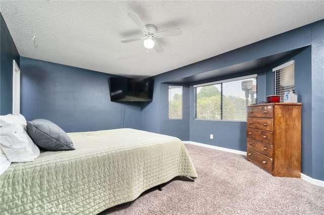 13745 Bel Air Drive, Victorville CA: https://media.crmls.org/medias/9bb8fe5a-d21c-4be8-806c-0ff9ab9a610c.jpg