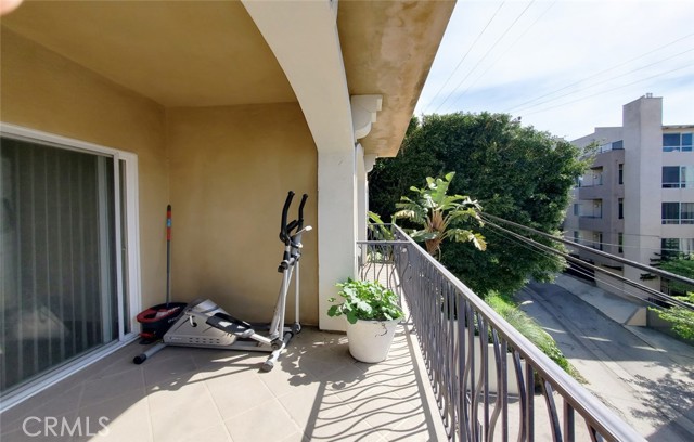 Detail Gallery Image 22 of 31 For 3401 S Bentley Ave #203,  Los Angeles,  CA 90034 - 2 Beds | 2 Baths