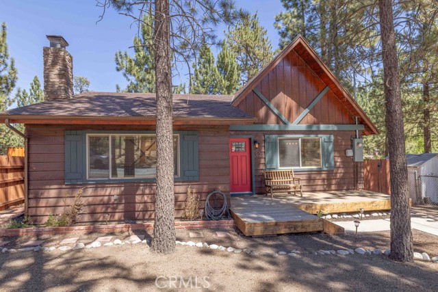 Detail Gallery Image 3 of 39 For 905 E Big Bear Bld, Big Bear City,  CA 92314 - 3 Beds | 2 Baths