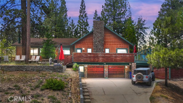 Detail Gallery Image 1 of 28 For 796 Cove Dr, Big Bear Lake,  CA 92315 - 3 Beds | 2 Baths