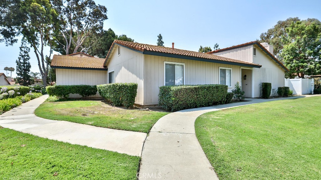 1078 Border Avenue