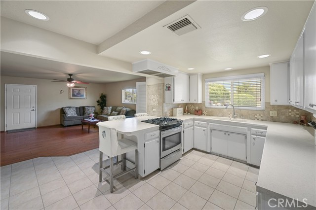 Detail Gallery Image 17 of 43 For 3260 Vista Way, Hemet,  CA 92544 - 4 Beds | 2/1 Baths