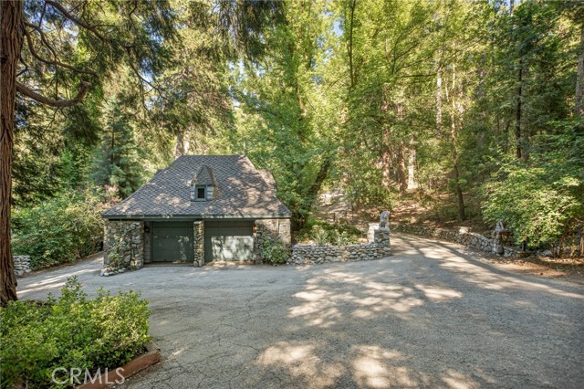 969 Oak Drive, Crestline CA: https://media.crmls.org/medias/9bbae056-e035-4fca-8d7b-90d0cbfe3a96.jpg
