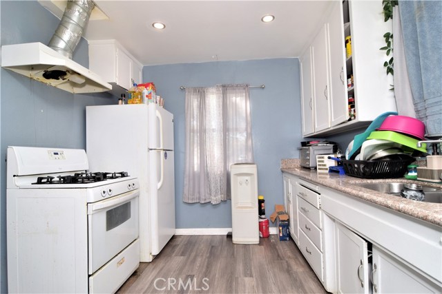 1411 W Ivesbrook Street, Lancaster CA: https://media.crmls.org/medias/9bbb079d-9d5a-4d05-b4b1-93a23e4c1e46.jpg