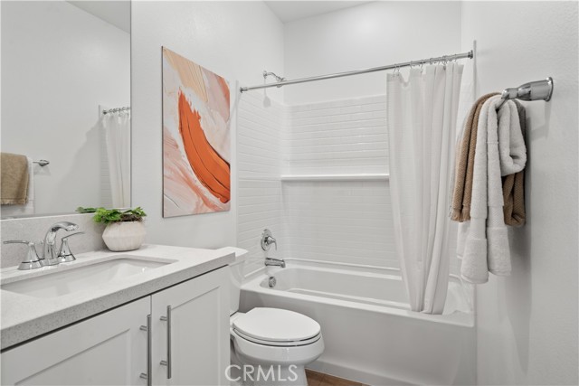 9341 Via Azul, Pico Rivera CA: https://media.crmls.org/medias/9bbb997d-aa24-4c40-8487-507d90ea32b6.jpg