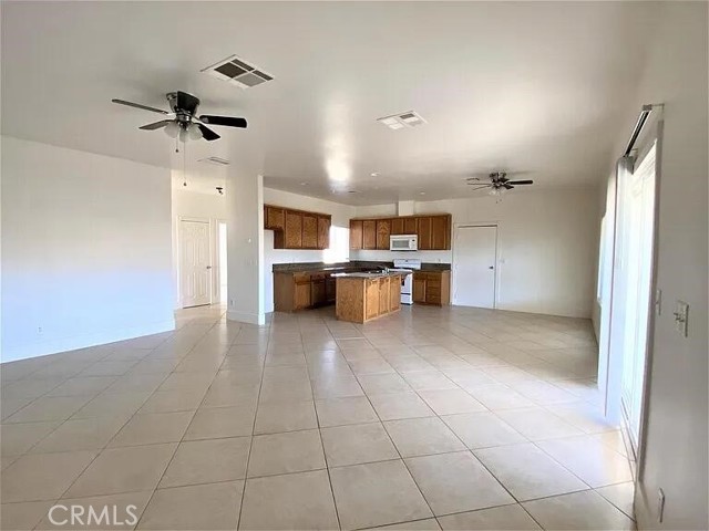 7666 Poppy Boulevard, California City CA: https://media.crmls.org/medias/9bbbc120-6a40-429e-8b06-1f625fa3905d.jpg