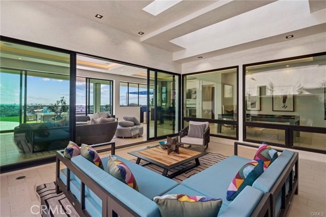 Detail Gallery Image 14 of 58 For 1207 Dolphin Ter, Corona Del Mar,  CA 92625 - 6 Beds | 6/2 Baths