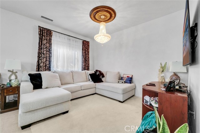 Detail Gallery Image 4 of 14 For 329 N Fenimore, Azusa,  CA 91702 - 3 Beds | 2/1 Baths