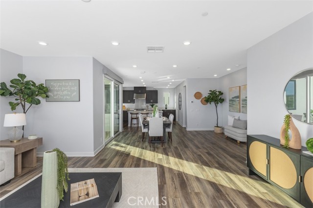 Detail Gallery Image 17 of 40 For 430 Transport, Tustin,  CA 92782 - 4 Beds | 3/1 Baths