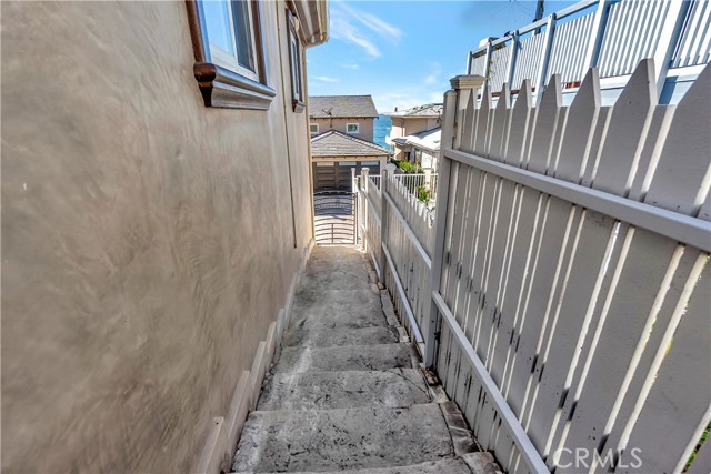 150 Cress Street, Laguna Beach CA: https://media.crmls.org/medias/9bbd2a37-6493-4860-843f-b5df7d409ee6.jpg