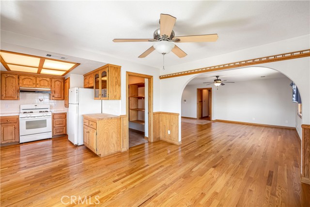 920 W Elberon Avenue, San Pedro CA: https://media.crmls.org/medias/9bbf4664-dec3-4b5f-9ecd-28c7a568f54f.jpg