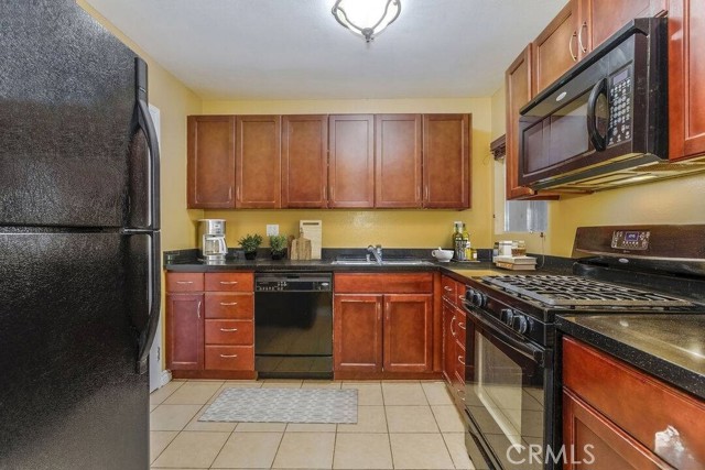 Detail Gallery Image 3 of 15 For 18350 Hatteras #138,  Tarzana,  CA 91356 - 2 Beds | 2 Baths