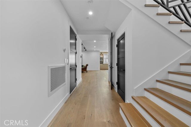 Detail Gallery Image 58 of 75 For 676 18th St, Manhattan Beach,  CA 90266 - 6 Beds | 6/2 Baths