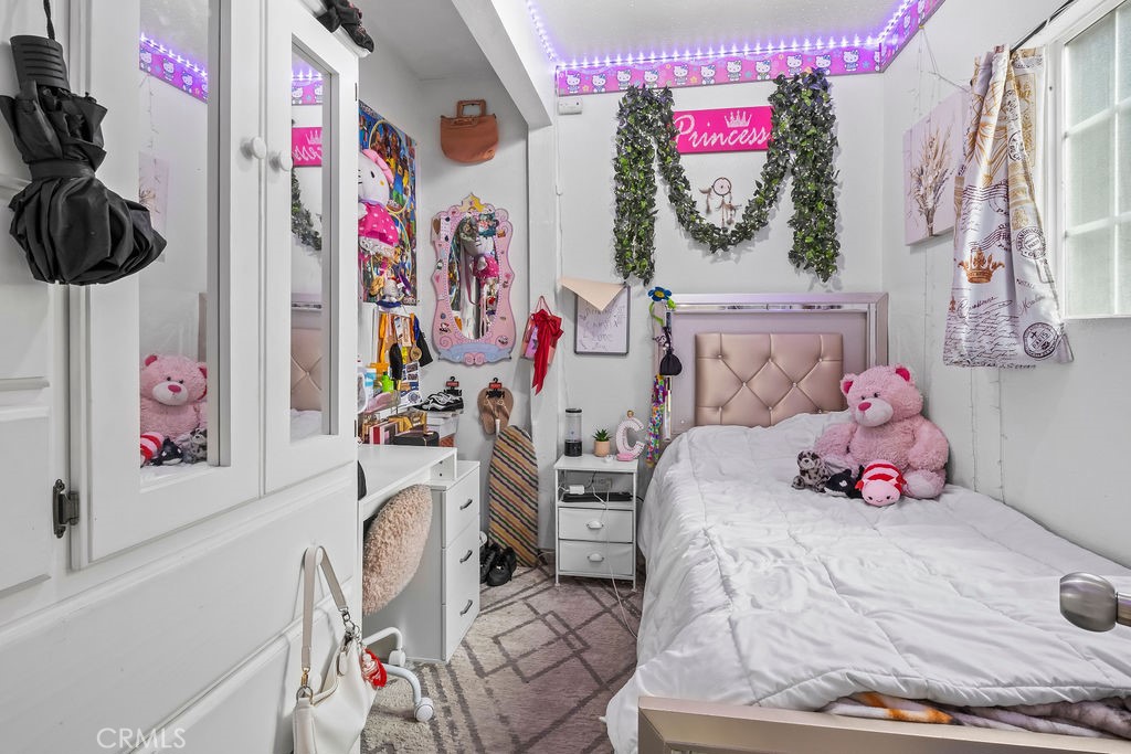 https://media.crmls.org/medias/9bc092f4-10d8-4c39-b25c-2a1cc2198e19.jpg?preset=X-Large