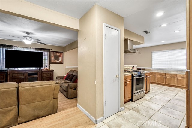 Detail Gallery Image 5 of 25 For 3849 N Stanford, Fresno,  CA 93727 - 3 Beds | 2 Baths