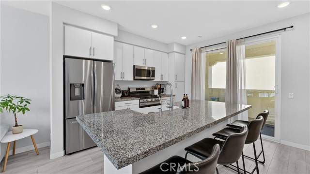 Detail Gallery Image 7 of 33 For 14116 Bay, La Mirada,  CA 90638 - 2 Beds | 2/1 Baths