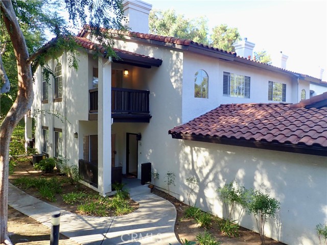 Detail Gallery Image 1 of 18 For 5423 Spanish Oak Ln a,  Oak Park,  CA 91377 - 2 Beds | 2/1 Baths