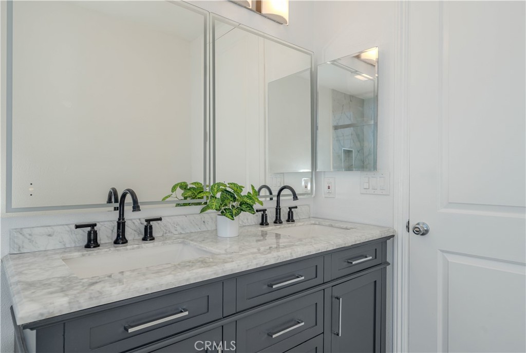 1224 E Live Oak Court