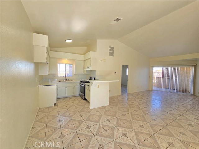 Image 5 of 19 For 21411 Hacienda Boulevard B