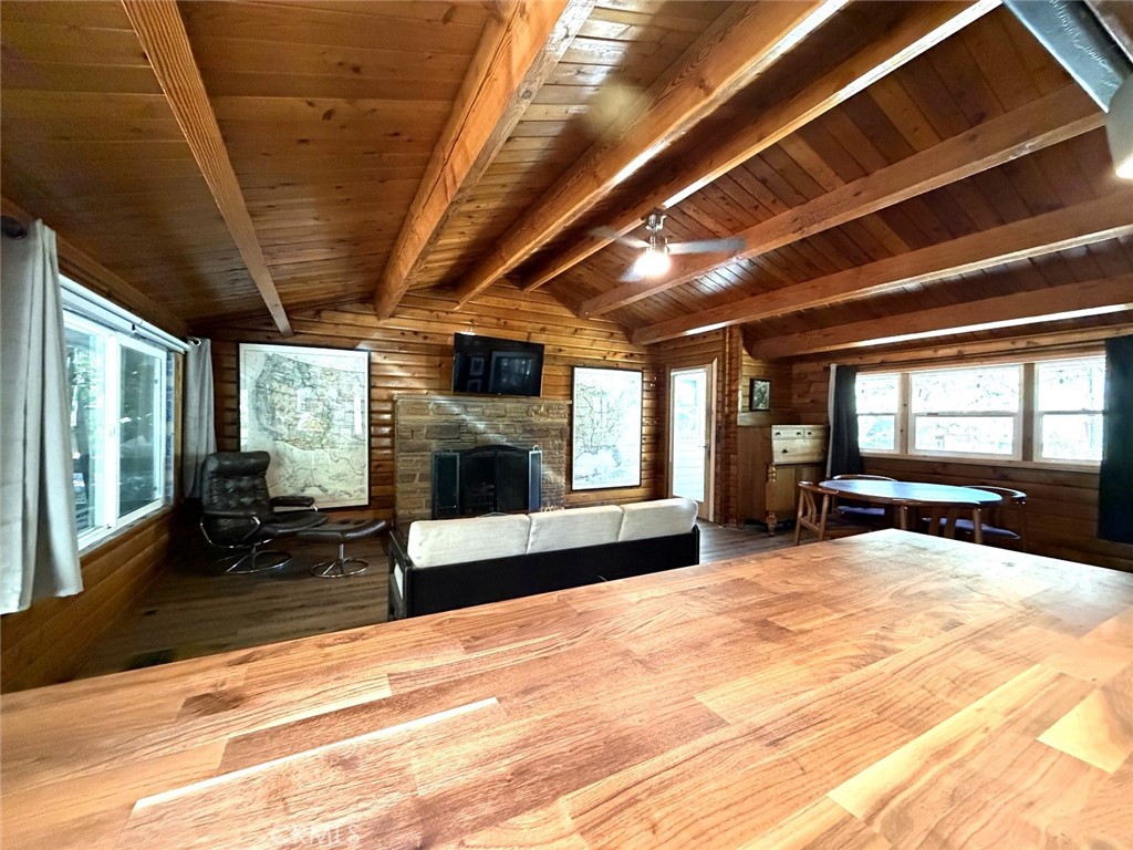 https://media.crmls.org/medias/9bc26608-2d49-49d3-bc97-52985c9743cd.jpg?preset=X-Large