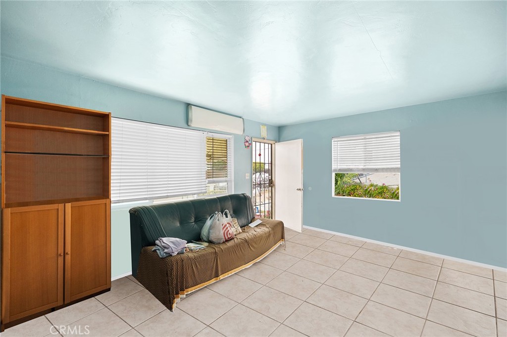 4077 Winona Avenue - photo 17