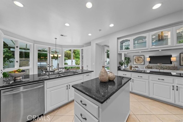 Detail Gallery Image 14 of 56 For 28876 King Arthur Ct, Rancho Palos Verdes,  CA 90275 - 4 Beds | 3/1 Baths