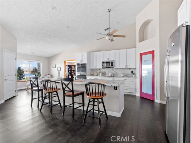 14526 Galleon Lane, Helendale CA: https://media.crmls.org/medias/9bc2e6ec-219f-42b3-8e5a-caadfe3d7536.jpg