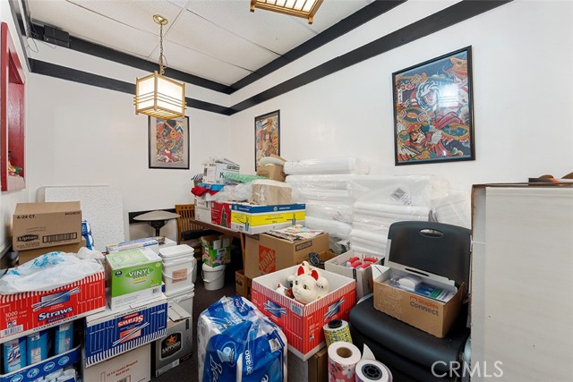 320 W Foothill Blvd, Upland CA: https://media.crmls.org/medias/9bc3926a-d842-41eb-8183-0dcadc36059a.jpg