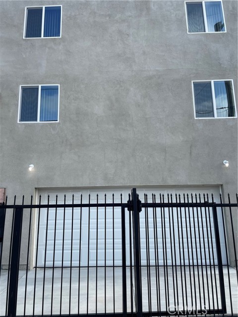 Detail Gallery Image 2 of 9 For 1432 1/2 E 20th St, Los Angeles,  CA 90011 - 5 Beds | 4 Baths