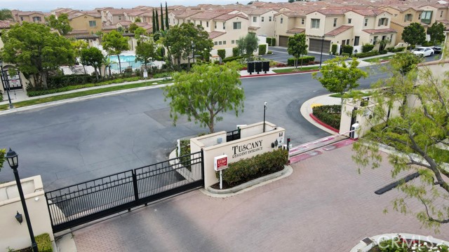 20212 Pienza Lane, Porter Ranch CA: https://media.crmls.org/medias/9bc3ff28-7069-4340-b816-6fbabec15711.jpg