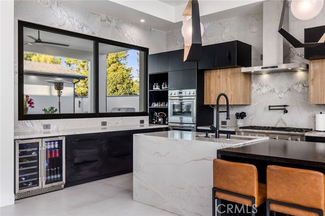 Detail Gallery Image 15 of 75 For 22745 Califa St, Woodland Hills,  CA 91367 - 5 Beds | 4 Baths