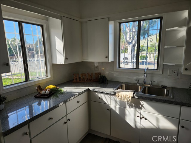 Detail Gallery Image 4 of 7 For 5301 Aldrich Rd, South Gate,  CA 90280 - 3 Beds | 1 Baths