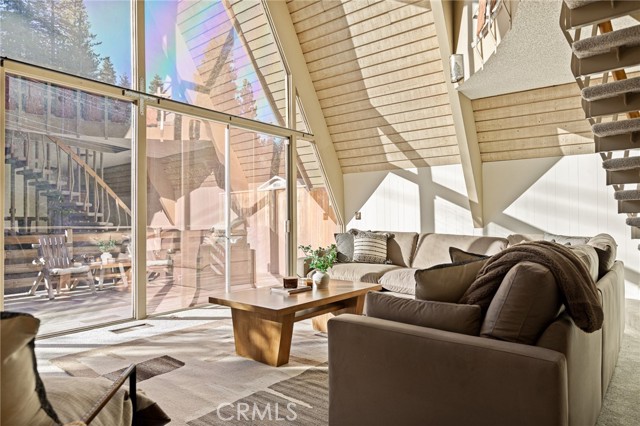 Detail Gallery Image 6 of 36 For 180 Grass Valley #37,  Lake Arrowhead,  CA 92352 - 2 Beds | 2 Baths