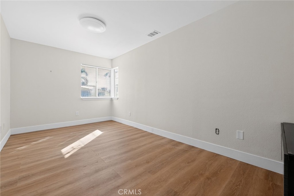 https://media.crmls.org/medias/9bc58af5-25b5-490c-ae3d-6a6af46b2a72.jpg?preset=X-Large