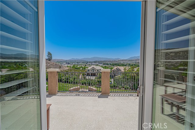 22348 Driftwood Court, Saugus CA: https://media.crmls.org/medias/9bc62ad6-a4d8-4348-9cd5-3e25e5871676.jpg