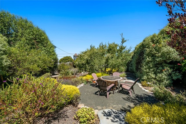 373 Bristol Street, Cambria CA: https://media.crmls.org/medias/9bc643e7-c058-43d4-a6ef-653ce6c1028c.jpg