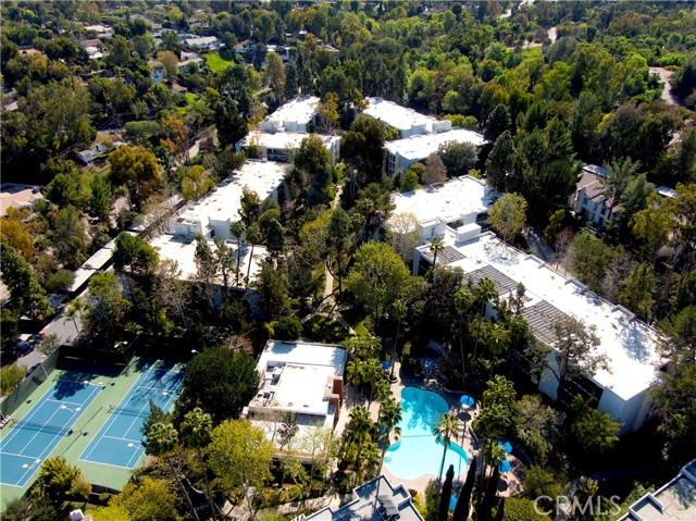 Tennis courts, recreation building, pool/spa