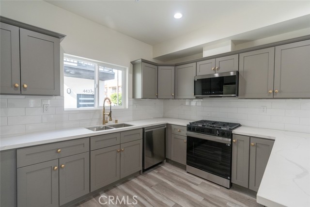 Detail Gallery Image 26 of 42 For 443 N Harvard Bld, Los Angeles,  CA 90004 - 3 Beds | 3 Baths