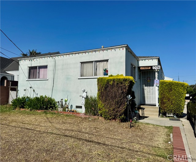 1306 Gulf Avenue, Wilmington CA: https://media.crmls.org/medias/9bc704f3-35a1-45b3-b375-eb31aceb112f.jpg