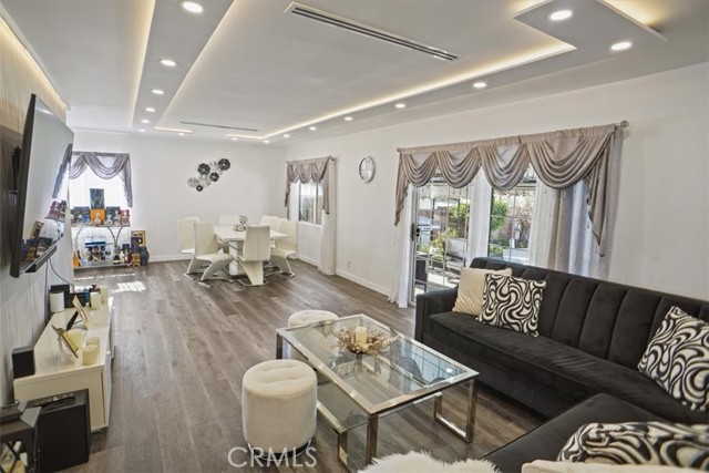 Detail Gallery Image 3 of 16 For 7409 Irvine Dr, North Hollywood,  CA 91605 - 4 Beds | 2/1 Baths